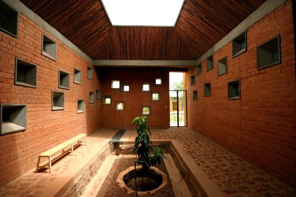 Laongo CSPS Clinic, designed by Francis Kéré.