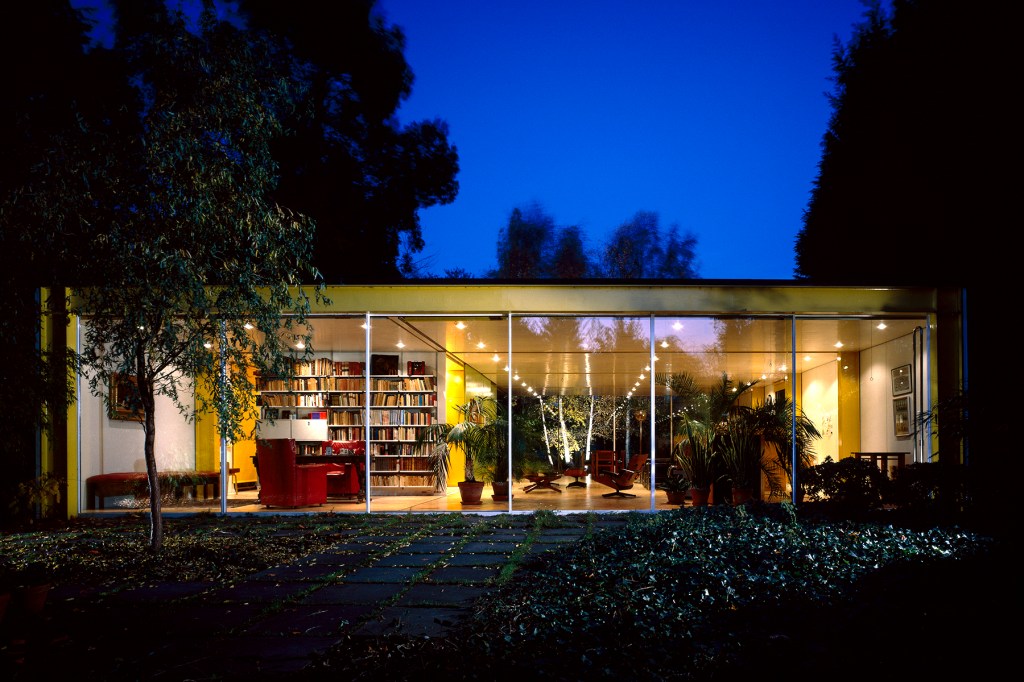 House for Dr Rogers, Wimbledon, 1968 - 1969. Overall  elevation at dusk