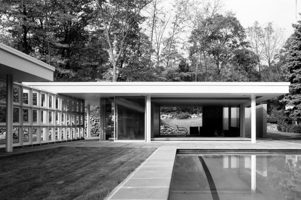 Addition to a 1955 Mies van der Rohe house, in Connecticut, by Peter Gluck and Partners Architects (now Gluck+)