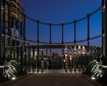Gasholder Park features a new stainless steel canopy that sits inside Gasholder No. 8, an 82-foot-tall cylindrical metal frame constructed in the 1850s to hold coal gas.