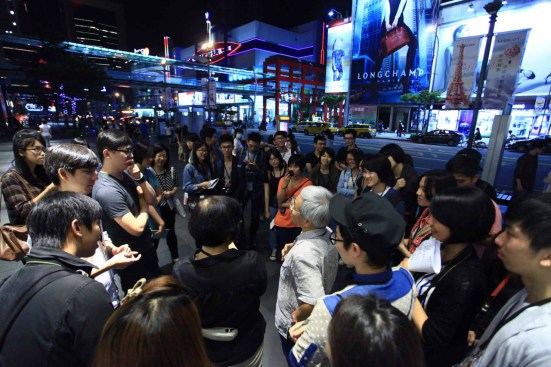 Lighting designer Kaoru Mende (center, white shirt) of Lighting Planners Associates leads a Lighting Detective workshop.