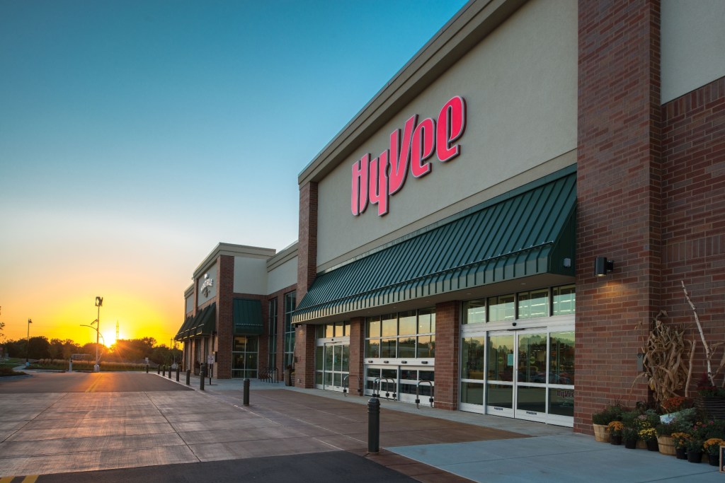 Fabcon Precast worked with Hy-Vee to create a custom finish to help differentiate the stores and create a more premium feel to the stores.