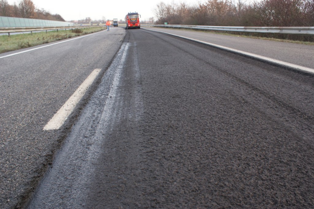 Self healing asphalt contains small steelwool fibers that can be heated with induction energy to seal microcracks, extending the service life of the road.