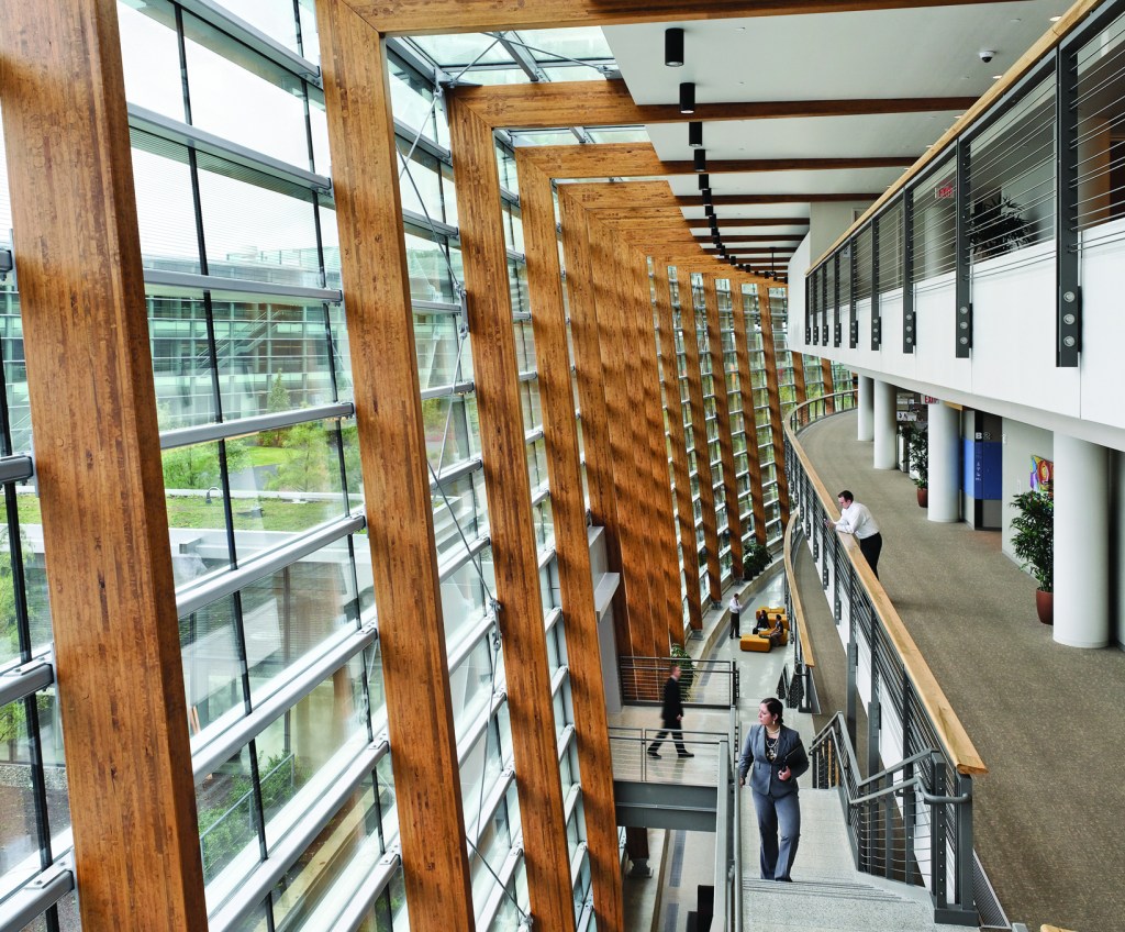 This floor-to-ceiling glass exterior and open floor plan take full advantage of daylight to illuminate open work areas. As the sun moves around the building, electric light levels and automated shades adjust to create a more comfortable and energy-efficient environment.