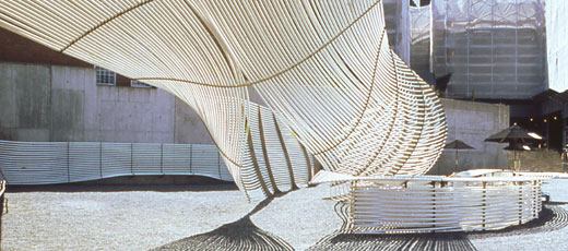 "Playa Urbana/Urban Beach" by William Massie (2002).