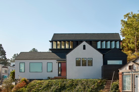The torqued Z-shaped second story addition to this San Francisco residence capitalizes on the project’s hilly site and views.