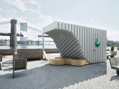 "Over" kiosk, in front of the Brooklyn Bridge