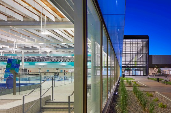 1.	The aquatics centre at grade allows for an exchange of views inside and out. 