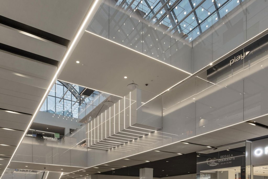Main axis, Centro Comercial Diagonal Mar