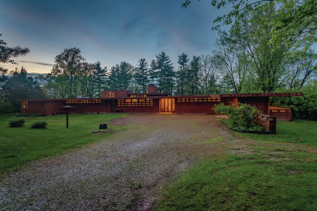 The exterior of Frank Lloyd Wright's T.A. Pappas House in Town and Country, Mo.