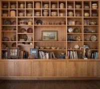 Creating ample gallery space for the owner’s Native American artifacts, baskets, craftsman furniture, landscape paintings and other decorative objects was one of the central design moves.