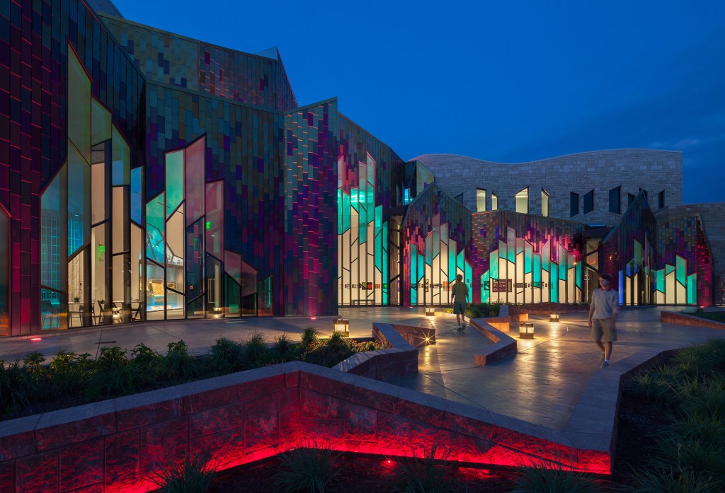 Dichroic low-iron glass produces a chameleon-like effect in which the glass appears different colors under different conditions.