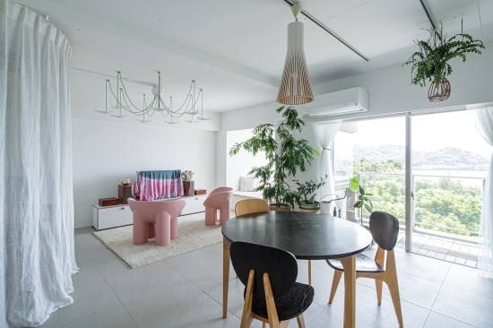 Living room seen from the kitchen