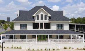 Front External View Daytime