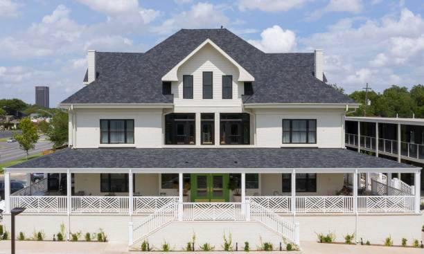 Front External View Daytime 