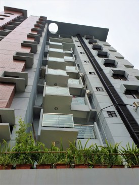 Over hanging transparent Balcony with visual access to Local Environment. 