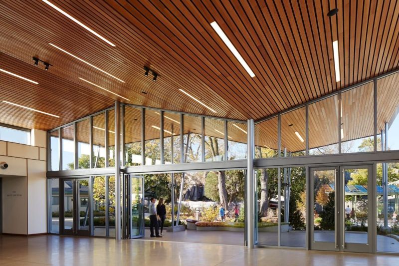 9Wood 2300 Continuous Linear at the Brookfield Zoo in Brookfield, Illinois, by Booth Hansen. Photo by Hedrich Blessing.