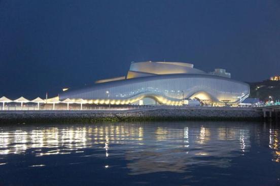 At night, LED luminaires light up the Theme Pavilion's kinetic fa?ade.