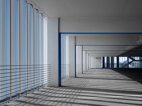 The aluminum veil and tension cable safety rail provide unexpected shadows