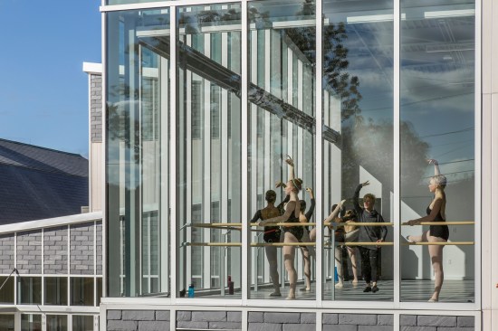 The entire length of the lower level Gallery opens through the use of a 35’ long folding glass door, which provides dramatic views and unimpeded movement between the Gallery and Lower Courtyard.