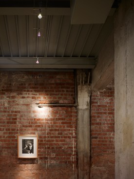 The+lighting+concept+was+designed+for+art+exhibitions+and+is+sometimes+more+beautiful+when+there+is+no+art.++To+that+point%2c+we+chose+to+light+the+imperfections+of+the+space+between+dinner+discussions.+Think+of+empty+space+as+art.++