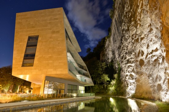 Hariri & Hariri Sternbrauerei Salzburg Building B Night View from Water