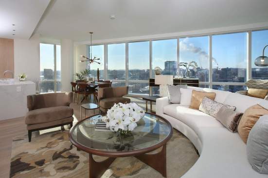 Stunning, panoramic views capture north, west, and south skylines