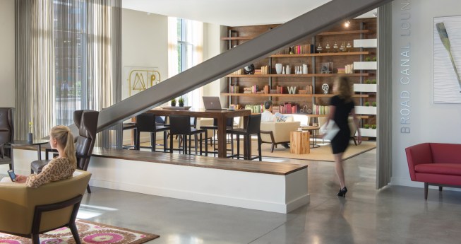 Broad+Canal+Lounge