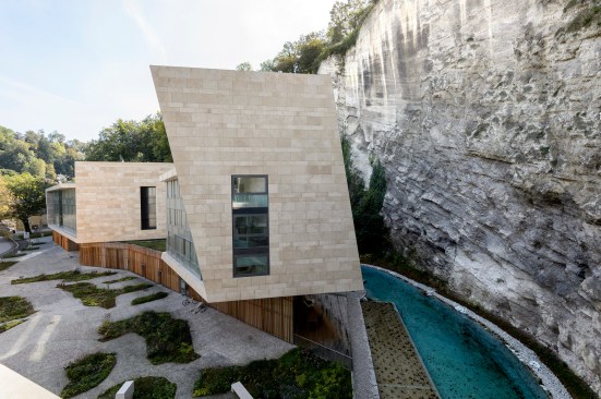 Hariri & Hariri Sternbrauerei Salzburg Buildings A & B- Rock Face and Creek 
