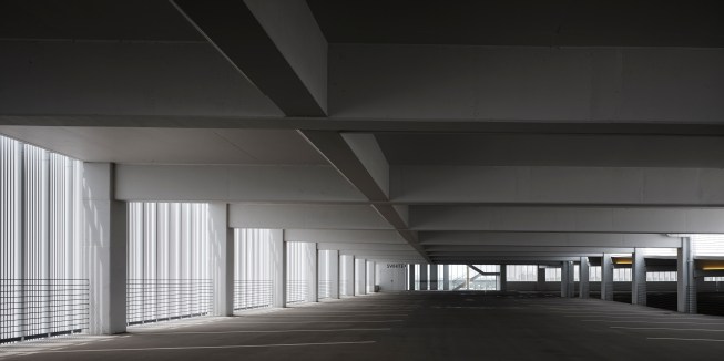 The exterior veil softens the light on the daytime interior.  Electric light is not always necessary