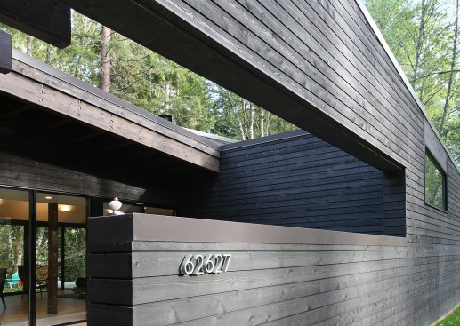 Courtyard House on a River