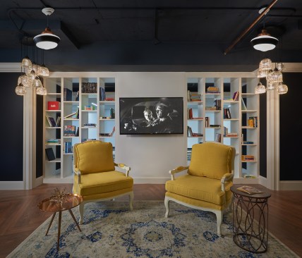 Trustify’s open library dual lounges share a custom bookcase wall with peek-through views. Chalkboard wrapped columns provide collaborative work surfaces.