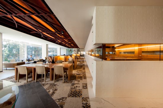 Eat lounge looking south