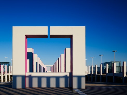 Structural columns pierce the roof to create the atrium colonnade
