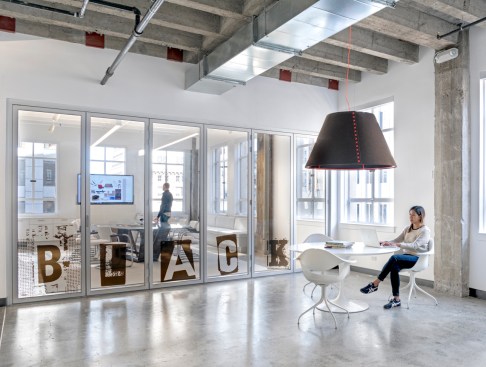 Living area with conference room Nana wall closed