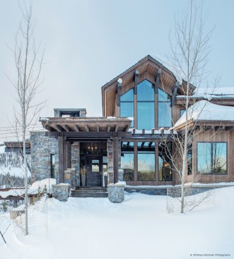 Kolbe Windows & Doors’ VistaLuxe Collection rectangular and geometric direct sets create a two-story wall of glass in the main entrance.