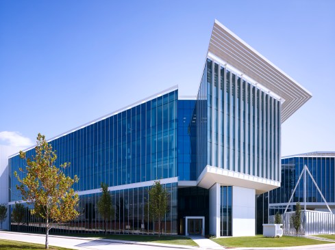 The northwest corner entry faces and acknowledges the original campus west 
of Classen Boulevard
