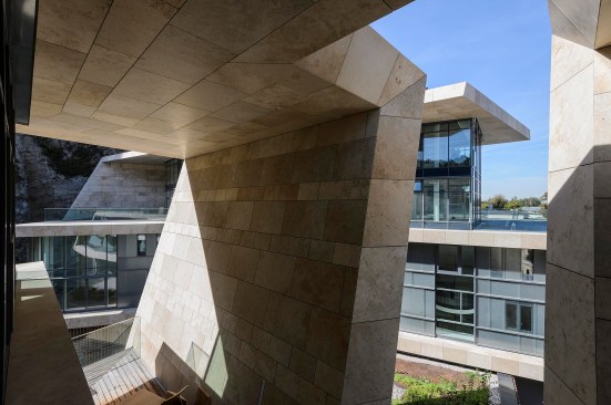 Hariri & Hariri Sternbrauerei Salzburg Building D- Detail of Stone Wrapper 