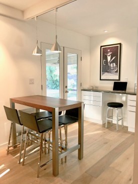 breakfast area & french doors to patio