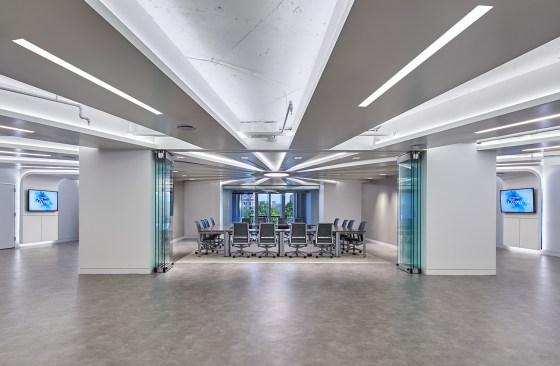 Ford’s drive towards the future is seen in the radial ceiling that stretches 360 degrees across the floating conference room and event space, expanding and brightening the area.