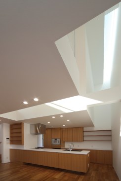 Void:Top light illustrate the spaces.