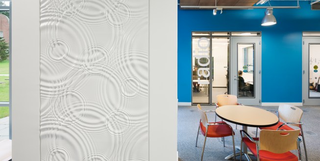 To help orient students,
tactile landmarks are
provided throughout the
Center.