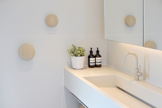 The relaxed en-suite bathroom celebrates natural materials and playful accessories.
