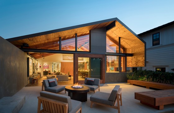 Bowen Residence in Manhattan Beach remodeled by Oonagh Ryan Achitect