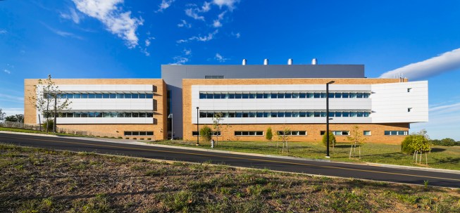 Montgomery College, Bioscience Education Center, Location: Germantown MD, Architect: Mitchell Giurgola