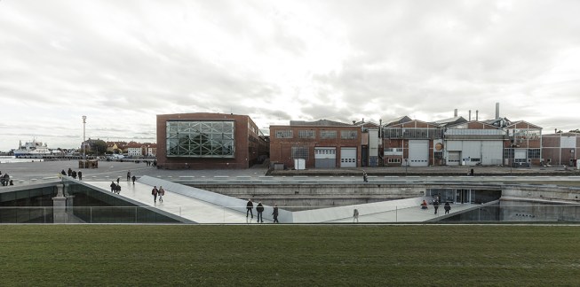 The+museum%2c+as+seen+from+grade.