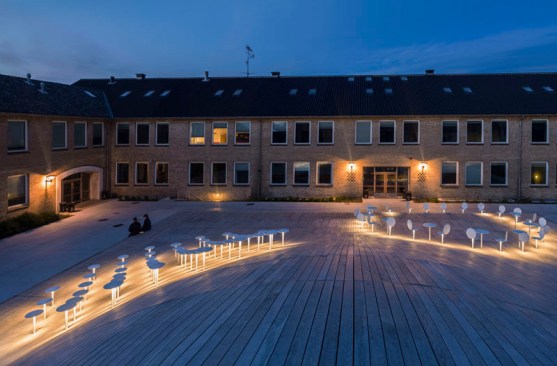 Seating+area%2c+night.