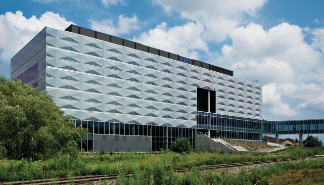 Perkins+Will’s Engineering V building at the University of Waterloo embraces the grid for its curtainwall, unlike Toren, but gives it the illusion of depth: A white ceramic frit is silk-screened onto the glass in dot patterns of different densities, to create the illusion that the exterior is studded with shallow pyramids.