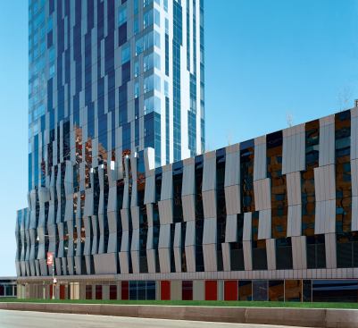 The design team located a manufacturer in South America that could translate its elevations into several panel types, which were then configured into some 200 unitized glass-and-aluminum panel units, most 10 feet tall. Many different combinations of the units were installed in nearly every floor.