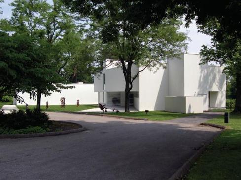 The+Mansfield+Art+Center+is+set+within+a+grove+of+trees.